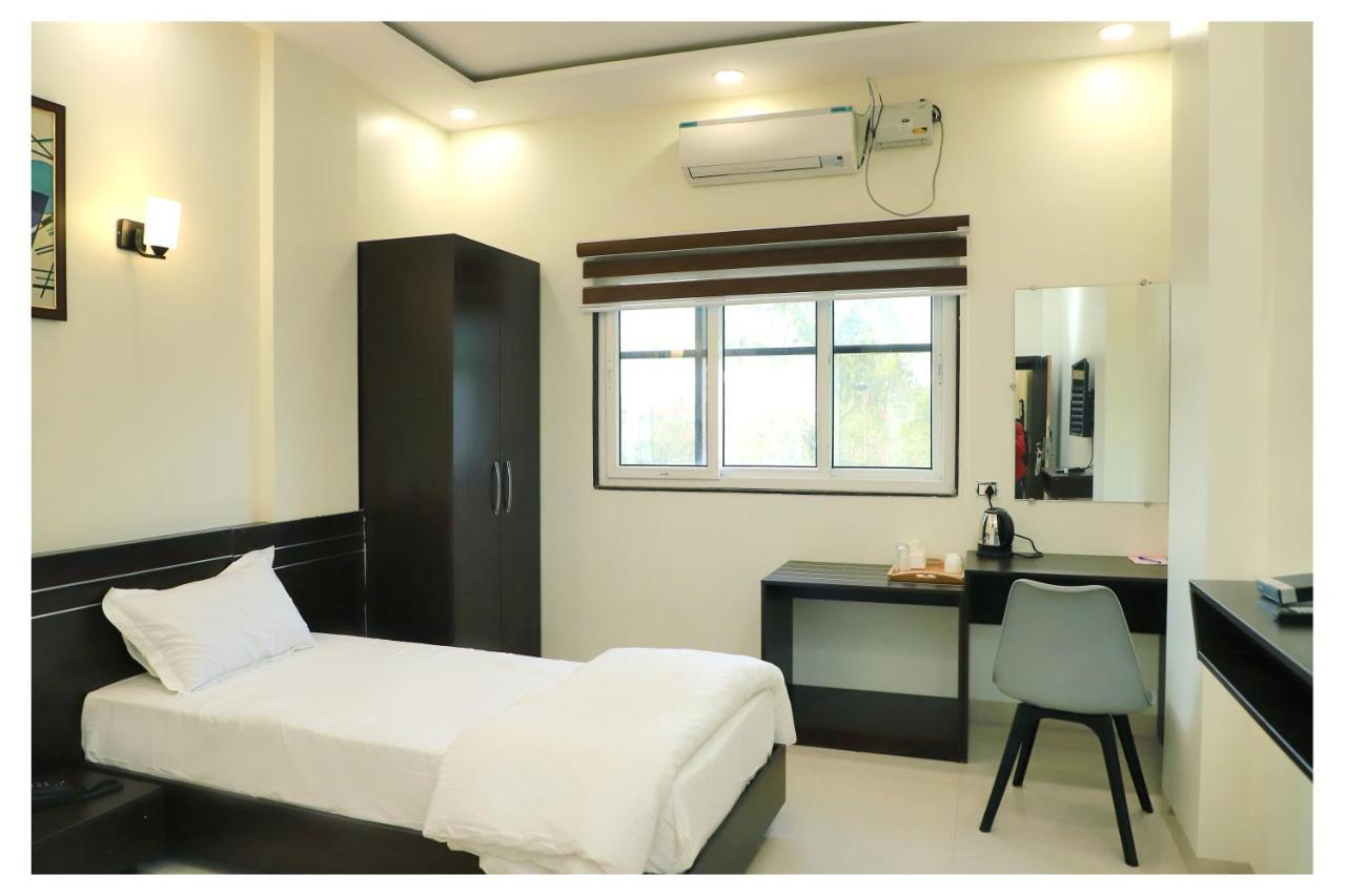 Hotel Opal Plaza Executive Waluj Buzurg Zewnętrze zdjęcie